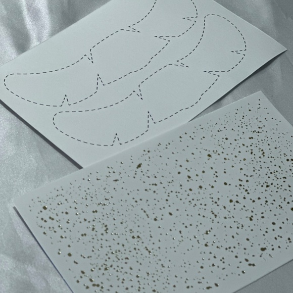 Gold freckles 💫 2 applications! - Picture 3 of 3